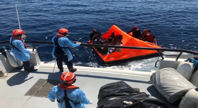 Kuşadası Açıklarında 19 Düzensiz Göçmen Kurtarıldı