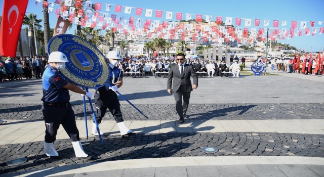 Kuşadası’nda Zafer Bayramı’nın 99. yılı kutlandı