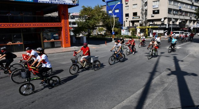 Sökeli bisikletçiler zafer turu attı