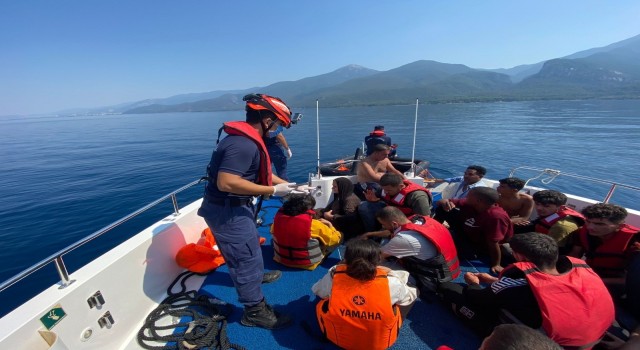 Kuşadası’nda 68 düzensiz göçmen kurtarıldı