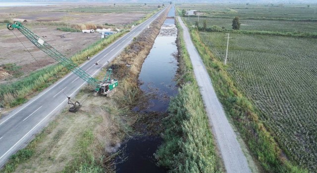 Yağışlar öncesi derelerde çalışmalar sürüyor