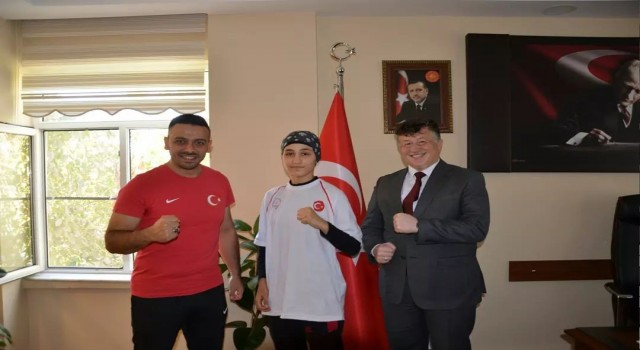 Gençlik ve Spor İl Müdürü Fillikçioğlu, Türkiye üçüncüsü Batur’u ağırladı