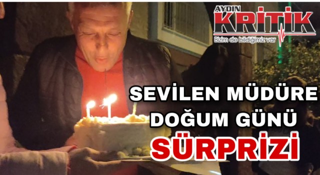 Sevilen müdüre doğum günü sürprizi