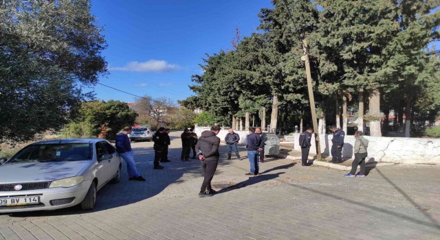 Cenaze çıkışı husumetlisini ayağından vurdu