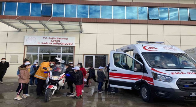 Çocuk evlerinde kalan çocuklara acil sağlık hizmetleri anlatıldı