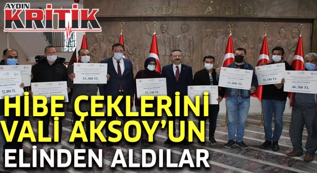 Hibe çeklerini Vali Aksoy’un elinden aldılar