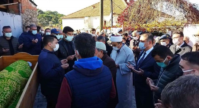 Söke’nin sevilen muhtarı Çandır, son yolculuğuna uğurlandı.