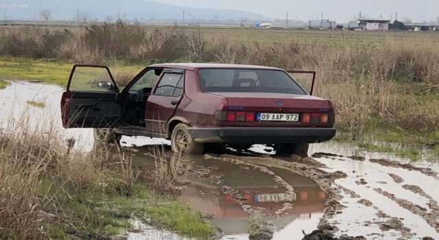 Otomobil hırsızları polisten kaçamadı