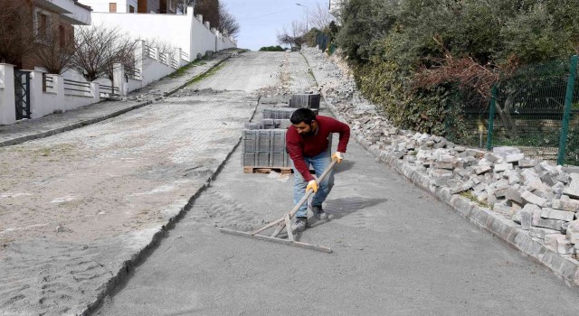 Kuşadası Belediyesi, yol yapım çalışmalarına ara vermiyor