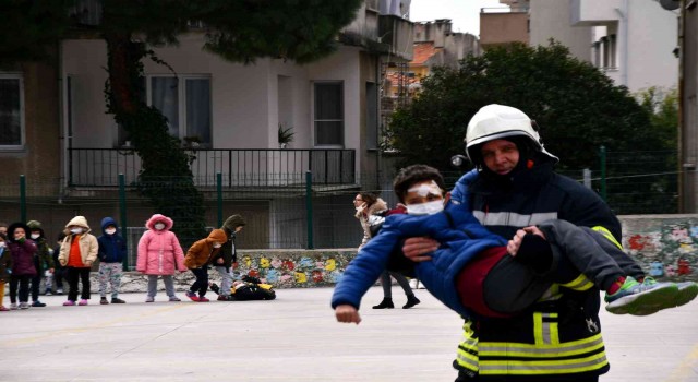 Söke’de gerçeğini aratmayan deprem tatbikatı