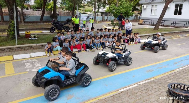 Aydın’da 40 öğrenci ’trafik dedektifi’ oldu