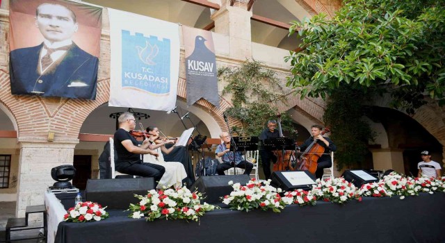 Tarihi Kervansaray’da kruvaziyer yolcuları için klasik müzik dinletisi