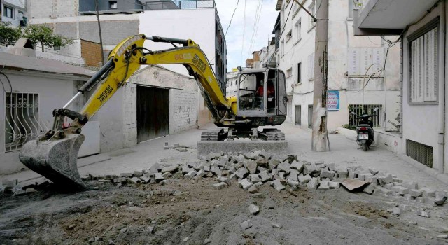 Eski Kuşadası’nda yenileme çalışmaları devam ediyor