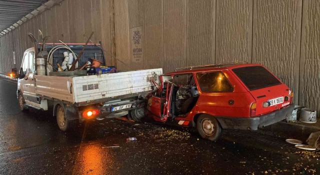 Hurda yığınına dönen otomobilden yaralı olarak kurtuldular