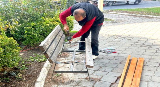 Söke Belediyesi parklarda bakım ve onarım çalışmalarını sürdürüyor