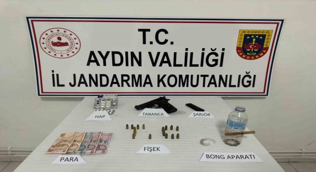 Durdurulan araçtan yeşil reçeteli uyuşturucu çıktı