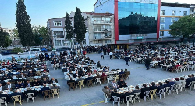 Ülkücüler 2 bin kişiyle iftar yaptı