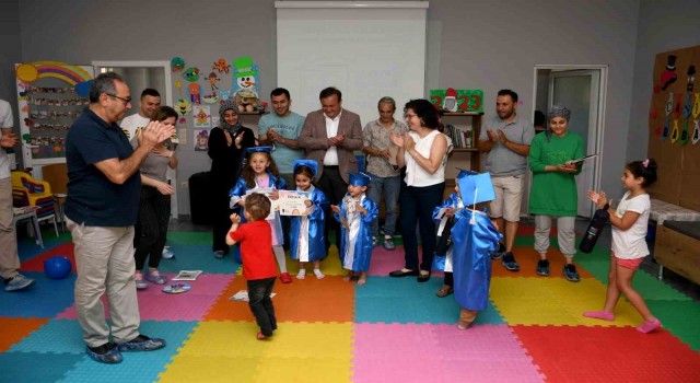 Hem mezuniyetlerini, hem Babalar Günü’nü kutladılar