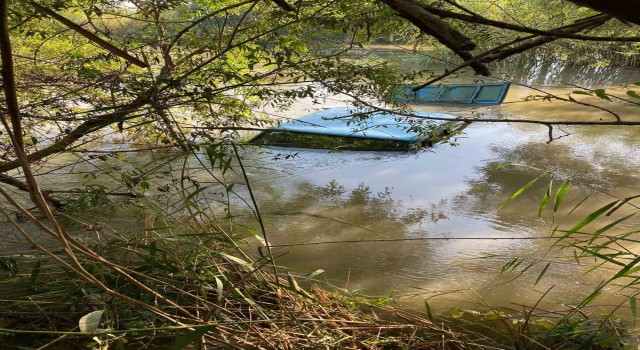 Aydın’da otomobil Menderes Nehri’ne düştü