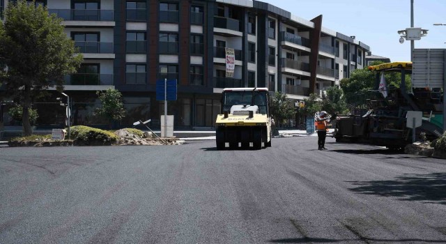 Kuşadası Belediyesi’nden aralıksız yol mesaisi