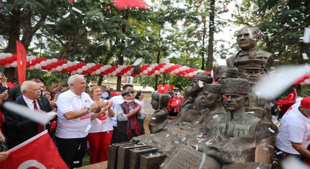 Efeler’den yüzüncü yıla özel 100. yıl anıtı