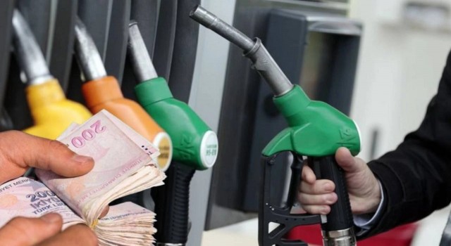 Benzine yine zam geliyor