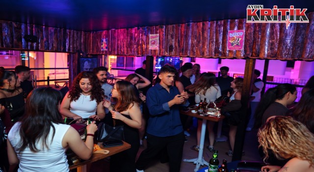 ADÜ’lü gençler Crow Pub & Hall’da eğlenceye doydu