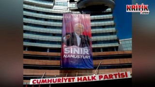 CHP Genel Merkezi’ne ‘Sınır Namustur’ afişi