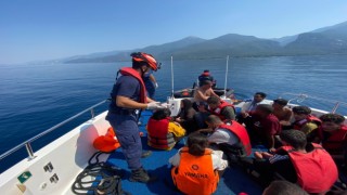 Kuşadası’nda 68 düzensiz göçmen kurtarıldı