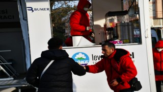 Söke Belediyesi buz gibi havada öğrencilerin içini ısıttı.