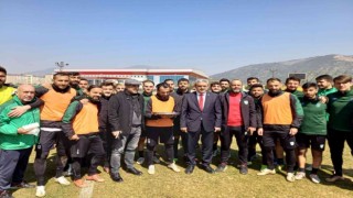 MHP Aydın İl Başkanı Alıcık’tan Efelerspor’a baklava ikramı