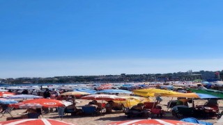 Didim’de plajlarda adım atacak yer kalmadı