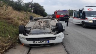 Otobanda kontrolden çıkan otomobil ters döndü