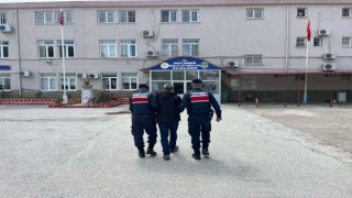 Kuşadası Jandarma’dan Başarılı Operasyon: 30 Yıl Hapis Cezası Bulunan Şüpheli Yakalandı