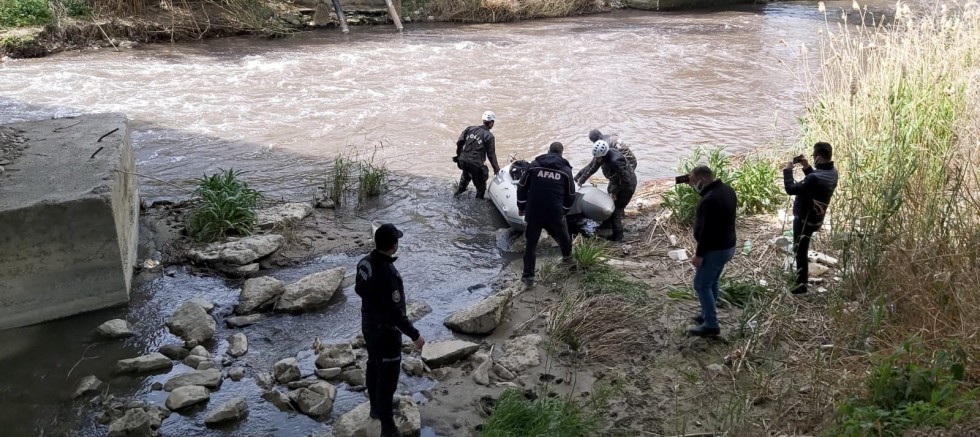 Menderes Nehri'nde kaybolan yaşlı adamı arama çalışmaları sürüyor